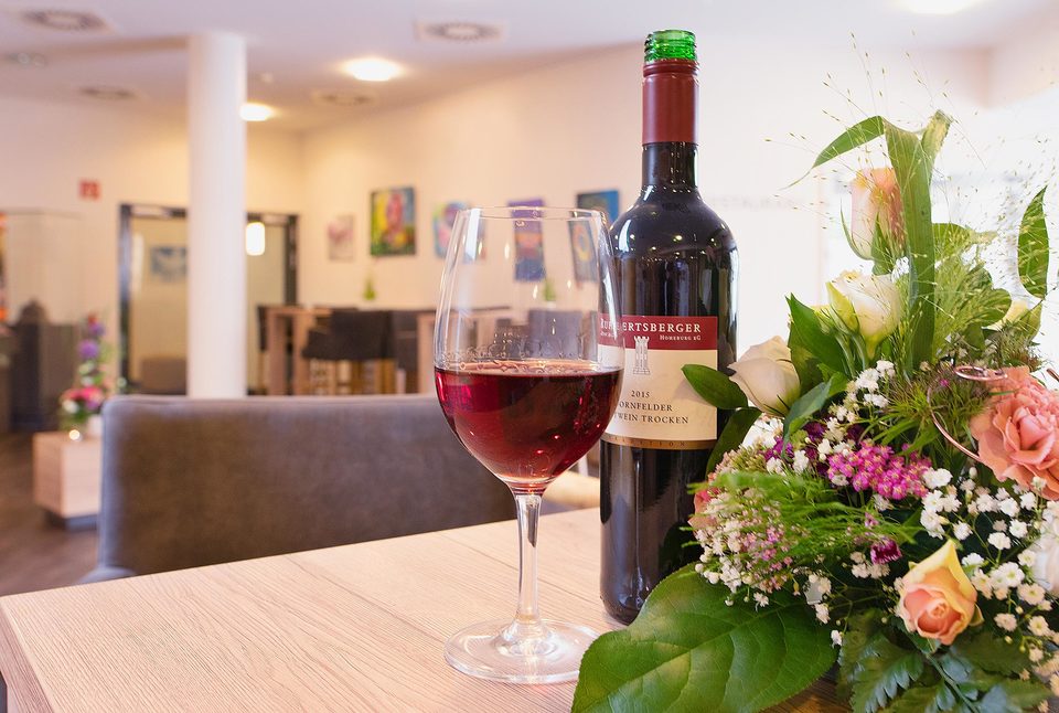 Eingangsbereich im Hotel Aspethera - Wein und Blumen