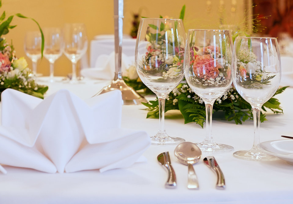 Festsaal im Hotel Aspethera - Tischdekoration