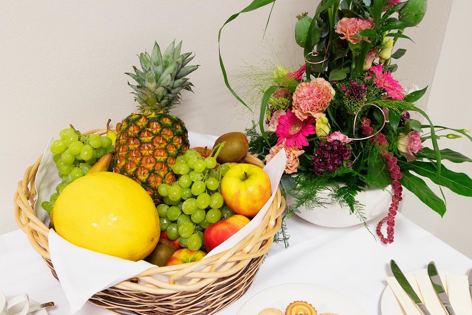 Tagungsraum im Hotel Aspethera - Obst und Blumen